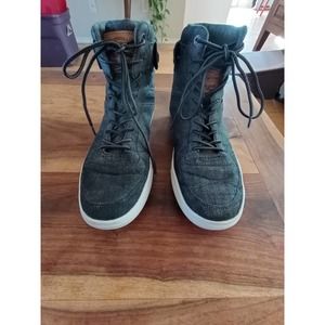 Levi's hi-top sneakers. Size 9.5